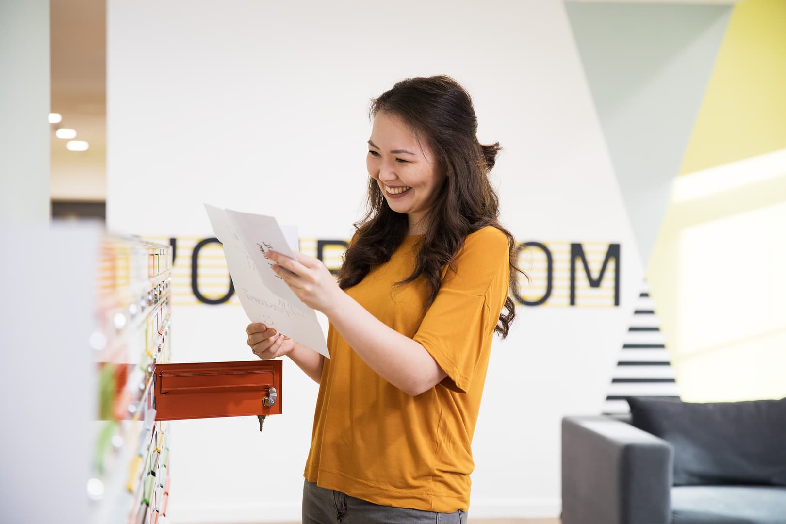 A Chinese students post arrives and makes her smile